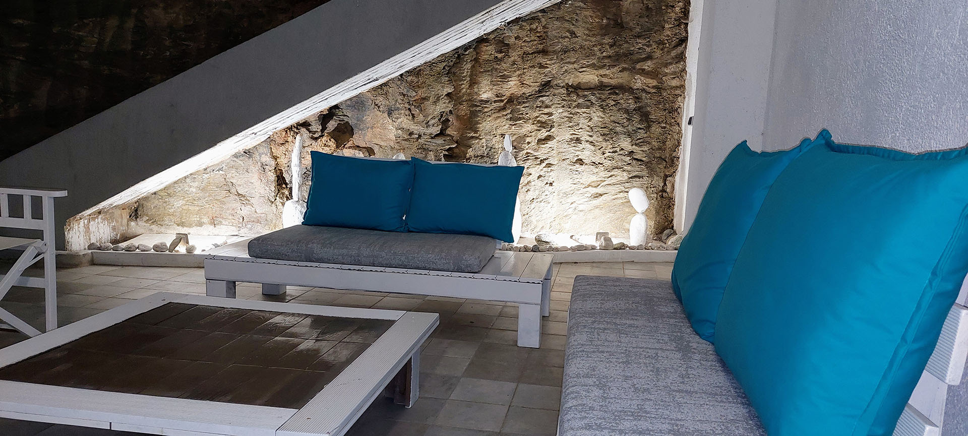 Outdoor Lodge, KIVA Villa, KEA island, Cyclades, Greece, relaxing resort, near the Kampi Beach, exclusive pool, air-condition, contemporary design, luxury, private apartment, seafront view